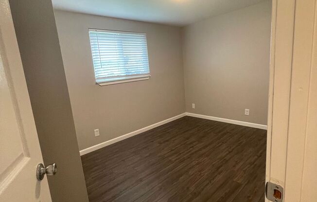 2 beds, 1 bath, 870 sqft, $1,500, Unit 53-01