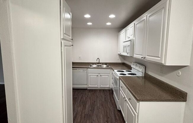 1 bed, 1 bath, 750 sqft, $2,340, Unit 1611