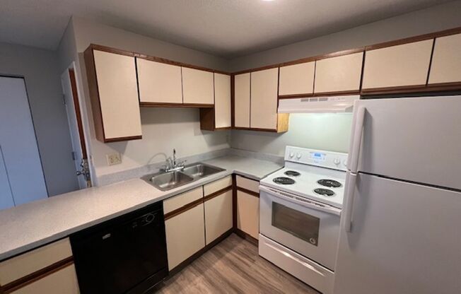 2 beds, 1 bath, 800 sqft, $975, Unit 504