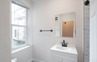 1 bed, 1 bath, $1,075, Unit 2R