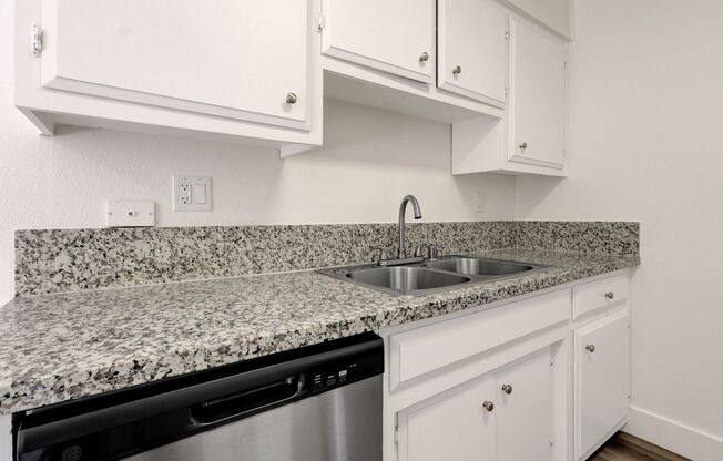 1 bed, 1 bath, 700 sqft, $1,450, Unit 15