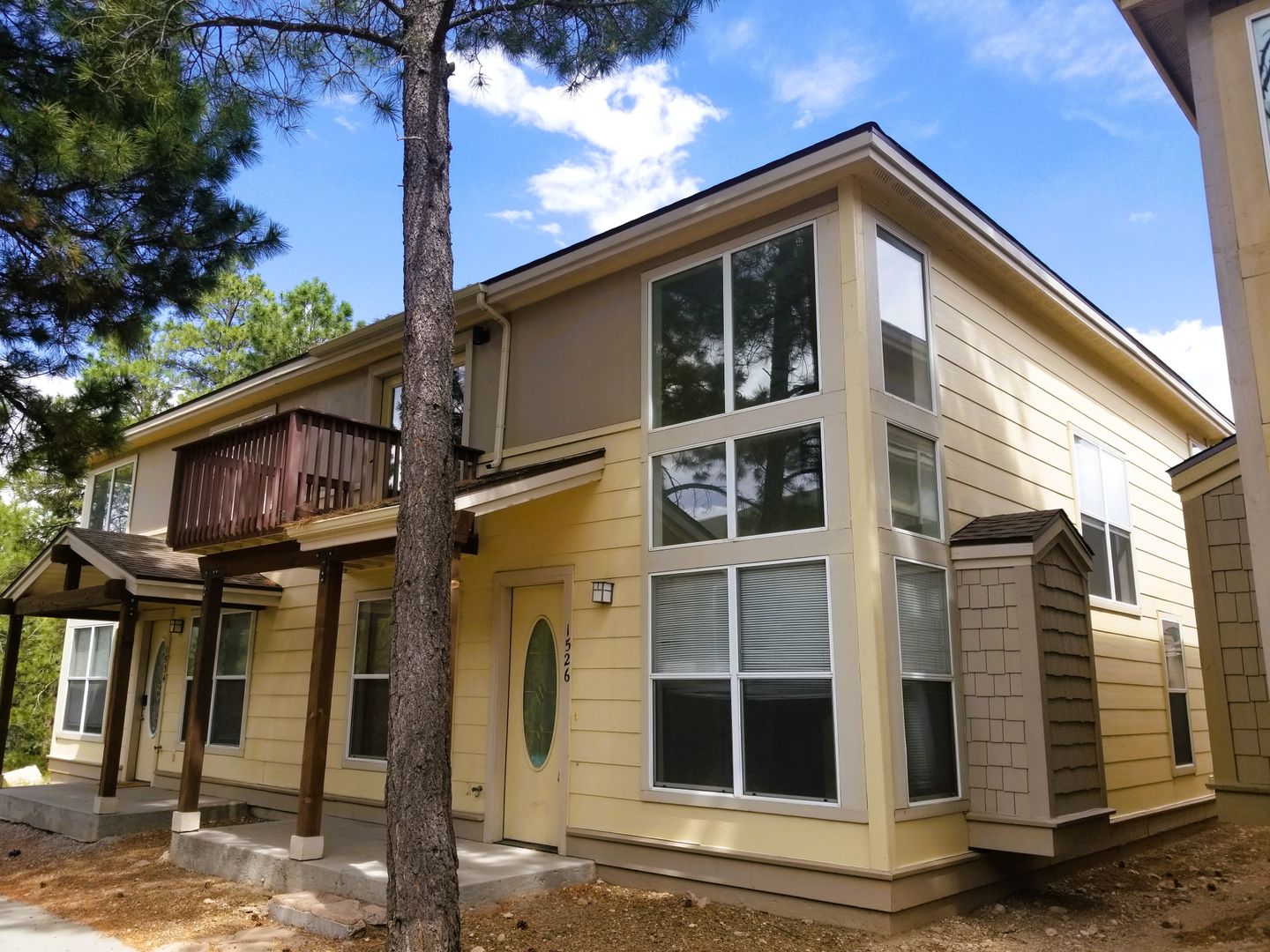 Westside 4 Bed, 2.75 Bath Townhouse w/Garage Next to NAU & CCC! May 1st!