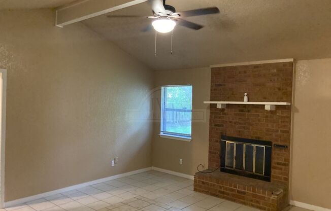 3 beds, 2 baths, $1,295