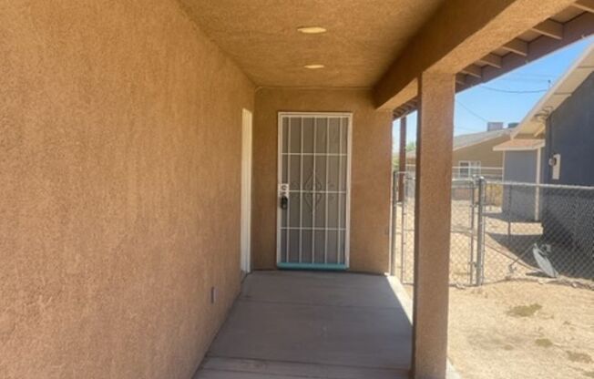 3 beds, 2 baths, $1,650