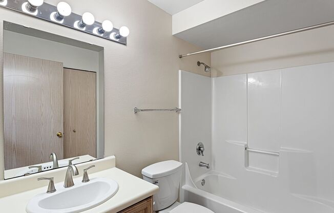 2 beds, 2 baths, 980 sqft, $2,300, Unit SR307