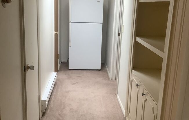 2 beds, 1 bath, $875, Unit 96 1/2