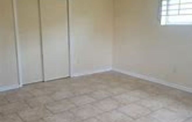 3 beds, 1 bath, $1,050, Unit Unit 2- Basement Unit