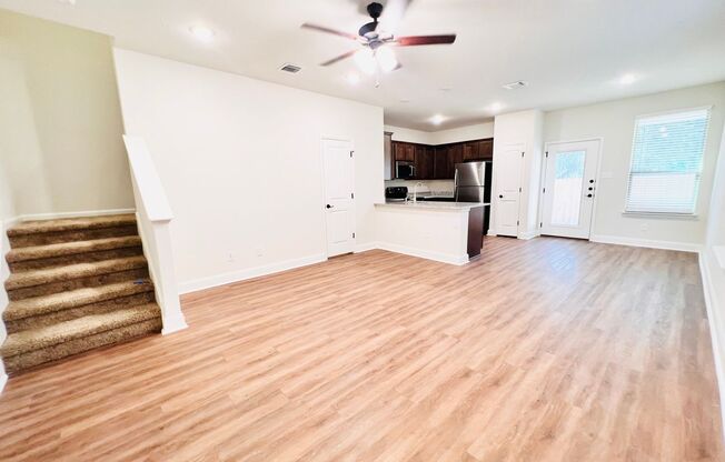 3 beds, 2.5 baths, $1,425, Unit 10318 Lynwood Village Unit 102