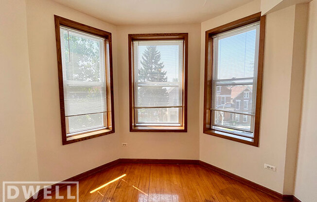 1620 W 38 ST