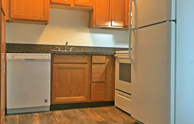 2 beds, 1 bath, 758 sqft, $1,425, Unit 03