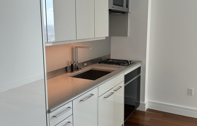 Studio, 1 bath, 371 sqft, $4,500, Unit 2406