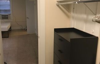 Studio, 1 bath, 320 sqft, $1,000, Unit #B