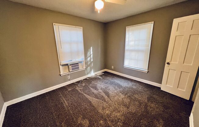 2 beds, 1 bath, $1,095