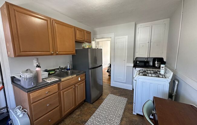 Studio, 1 bath, $1,950, Unit 10 Brooks Park #14