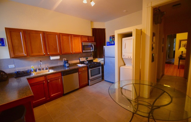 (4) Four Bed DePaul Location ** Video tour @ markbweiss.com
