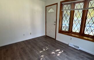 3 beds, 1 bath, $1,500, Unit 1543