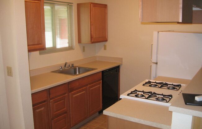2 beds, 1 bath, 844 sqft, $2,075, Unit 416
