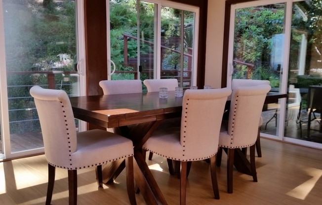 GEM in Somerset Bellevue, 4 beds/3 Baths with daylight basement with beautiful view