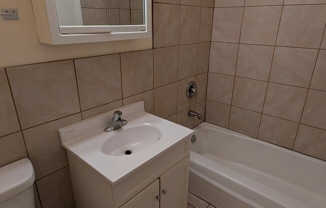8500 W 87 ST