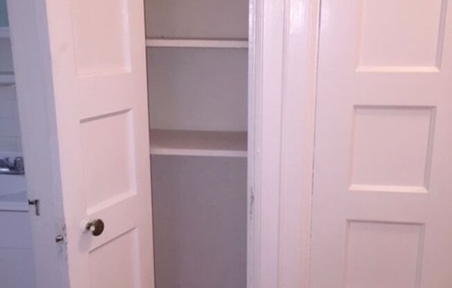2 beds, 1 bath, 1,100 sqft, $1,725, Unit B1