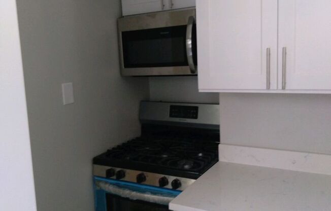 3 beds, 1 bath, $1,600, Unit 3 Elberon - Unit 2