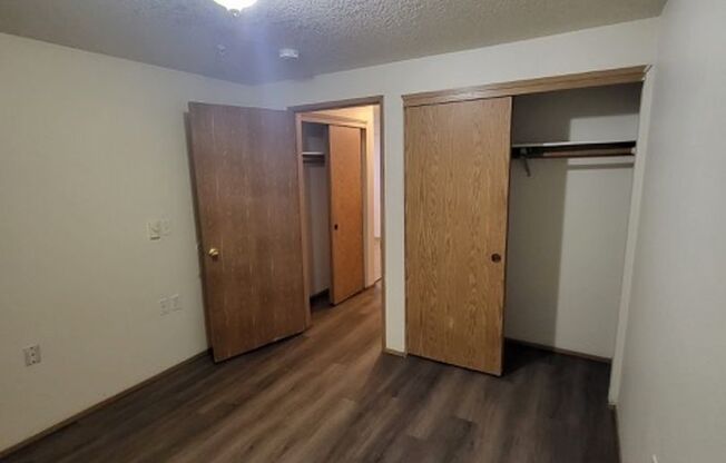 2 beds, 1 bath, 700 sqft, $1,325, Unit Unit 26