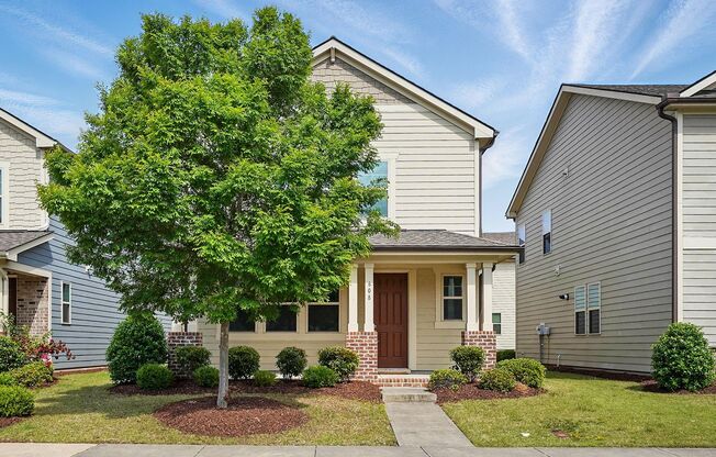 AVAILABLE NOW!-BUNGALOW STYLE HOME -JUST BEAUTIFUL!