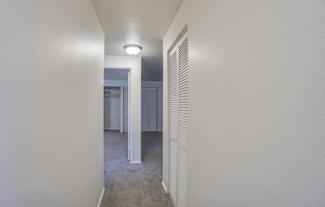 2 beds, 1 bath, 900 sqft, $1,650, Unit L