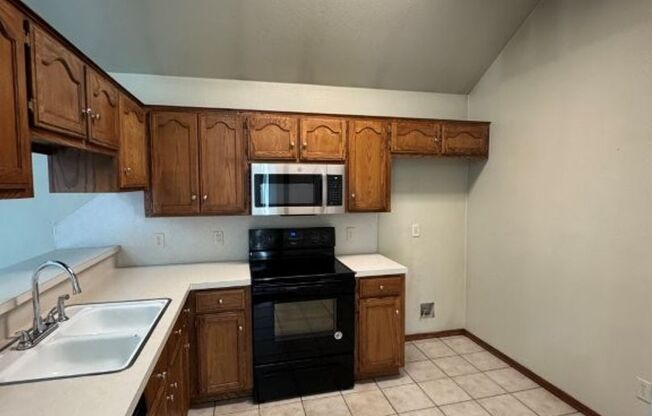 3 bed in Moore schools new paint, ready for move in!