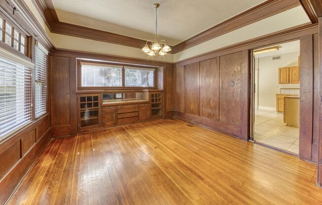 734 E Peralta