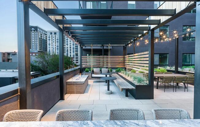 Unwind above the city at our rooftop social courtyard. Sink into a swinging chair or gather with friends in our ample social zones, all while enjoying stunning Denver views.