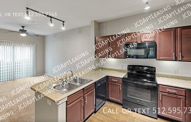 515 E Slaughter Ln