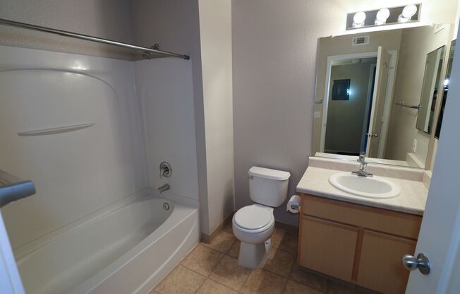 2 beds, 2 baths, 930 sqft, $1,795, Unit T2112