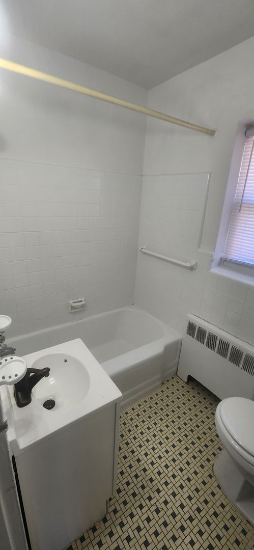 1 bed, 1 bath, 750 sqft, $1,325, Unit B-05