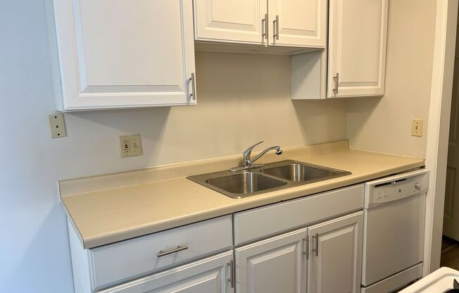 2 beds, 1 bath, 950 sqft, $1,425, Unit 3028303