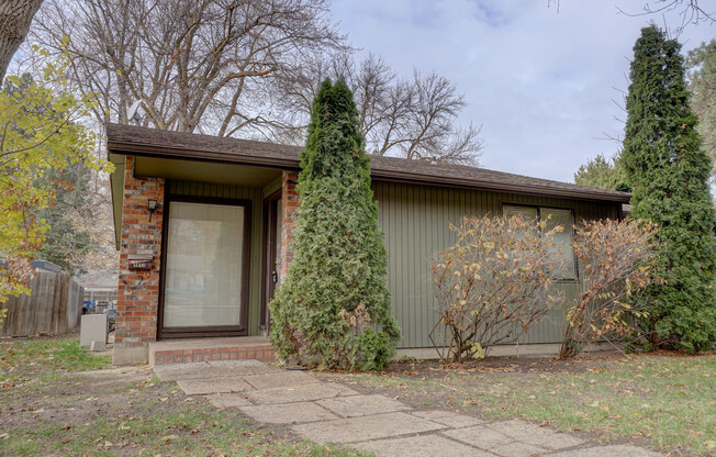 2 bedroom, 1 bath duplex in the North End.