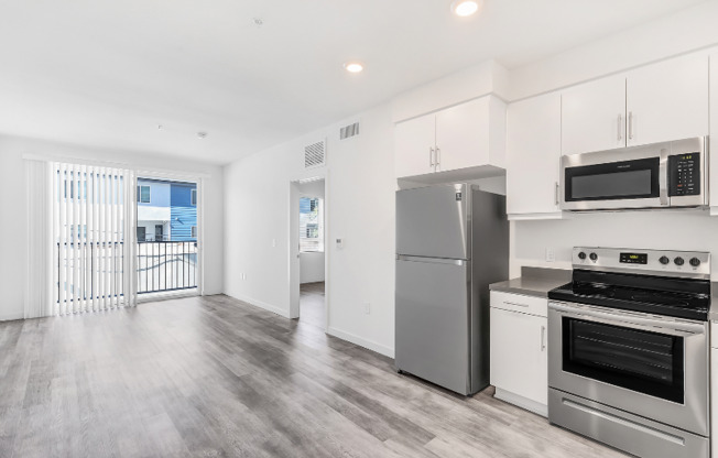 1249 W. 39th Place