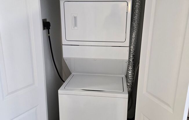 1 bed, 1 bath, 942 sqft, $2,020, Unit 605