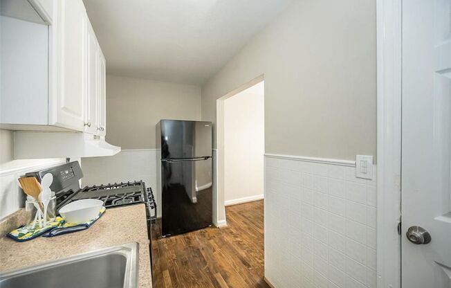 2 beds, 1 bath, $1,025