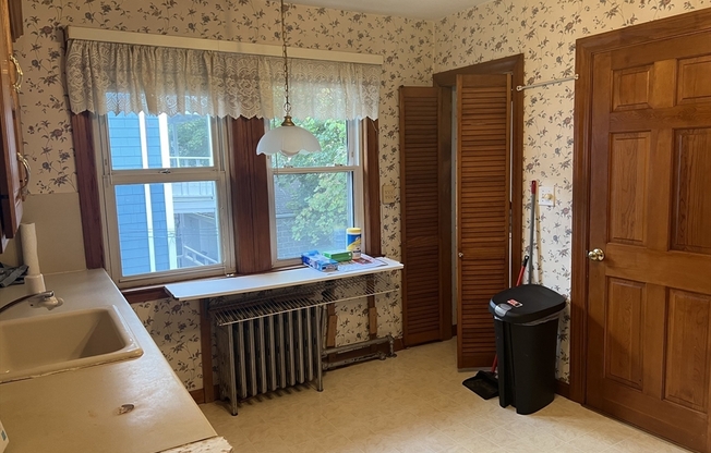 2 beds, 1 bath, 1,300 sqft, $2,200, Unit 2