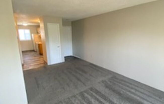 2 beds, 2 baths, 856 sqft, $869, Unit 2827-1817