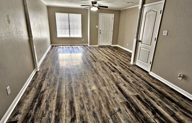 2 beds, 1.5 baths, 1,250 sqft, $975, Unit 2420 #1