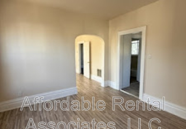 1500 W GREENFIELD AVE