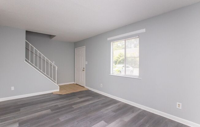 3 beds, 2.5 baths, 1,322 sqft, $950