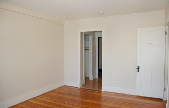 Studio, 1 bath, 375 sqft, $1,250, Unit 207