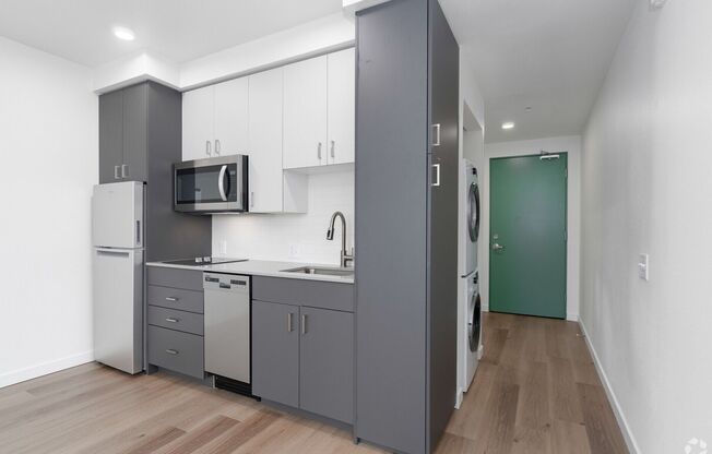Studio, 1 bath, 423 sqft, $1,349, Unit Unit 214