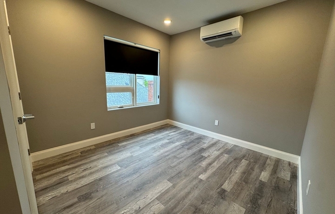 2 beds, 1 bath, $2,800, Unit 301