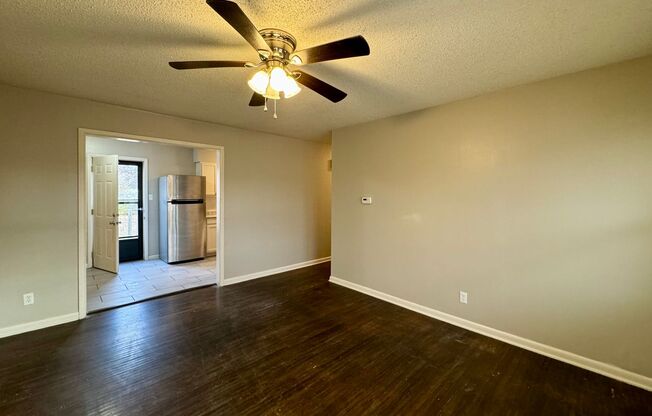 3 beds, 1 bath, $995