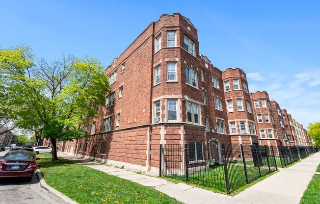 7748 S Kingston Ave