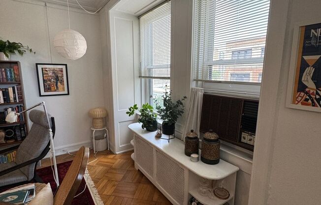 2 beds, 1 bath, $3,100, Unit 505-3S